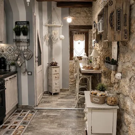 Domus *