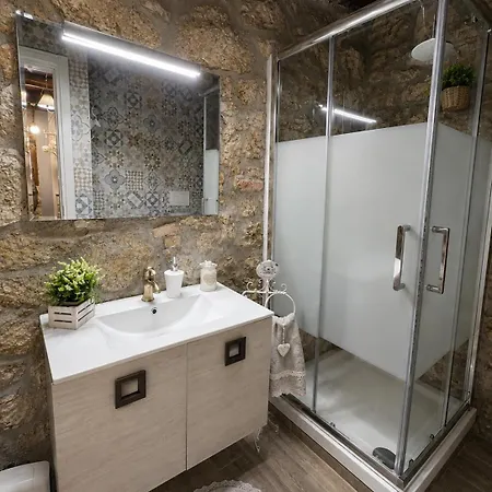 Domus *